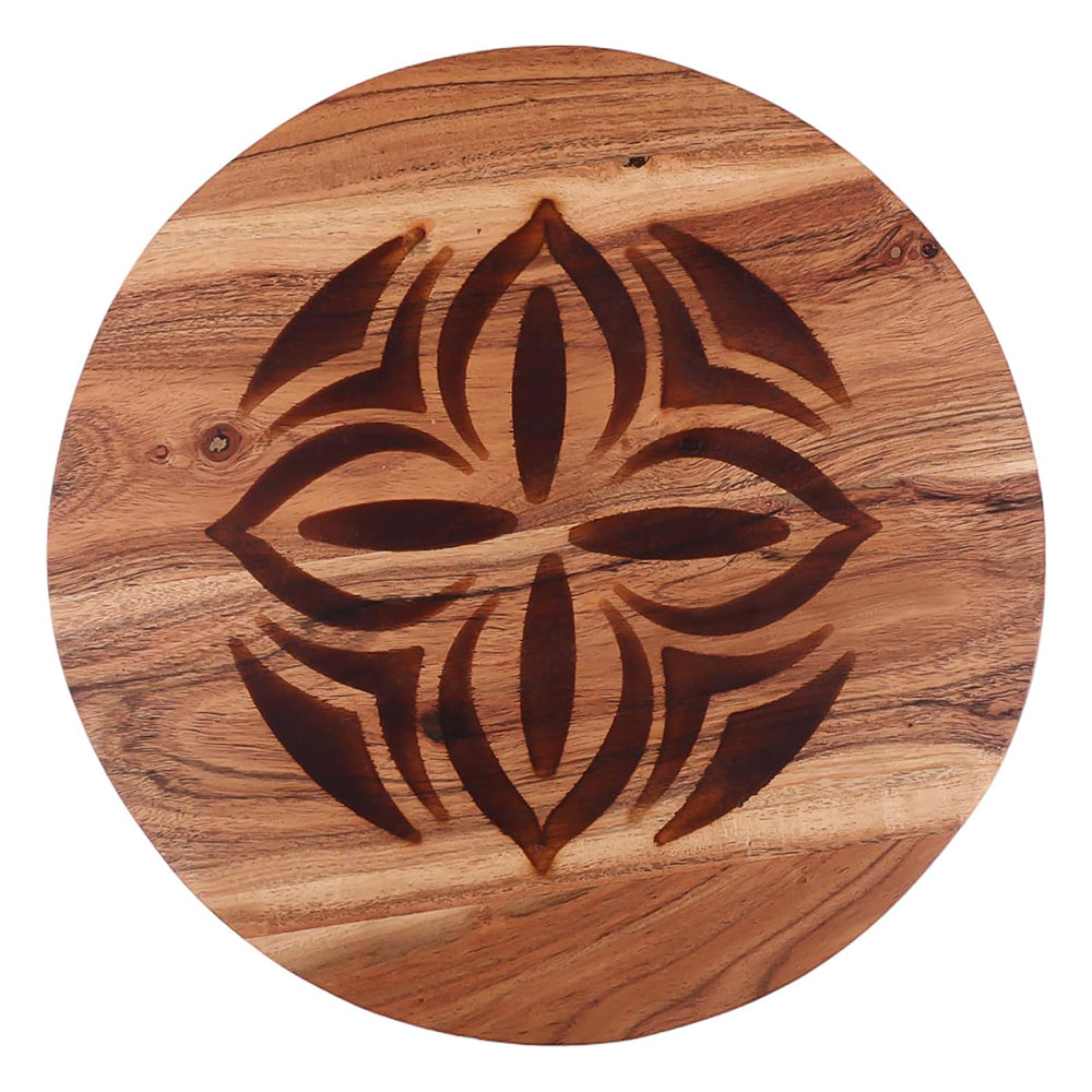 Made of premium quality organic acacia wood cutting board