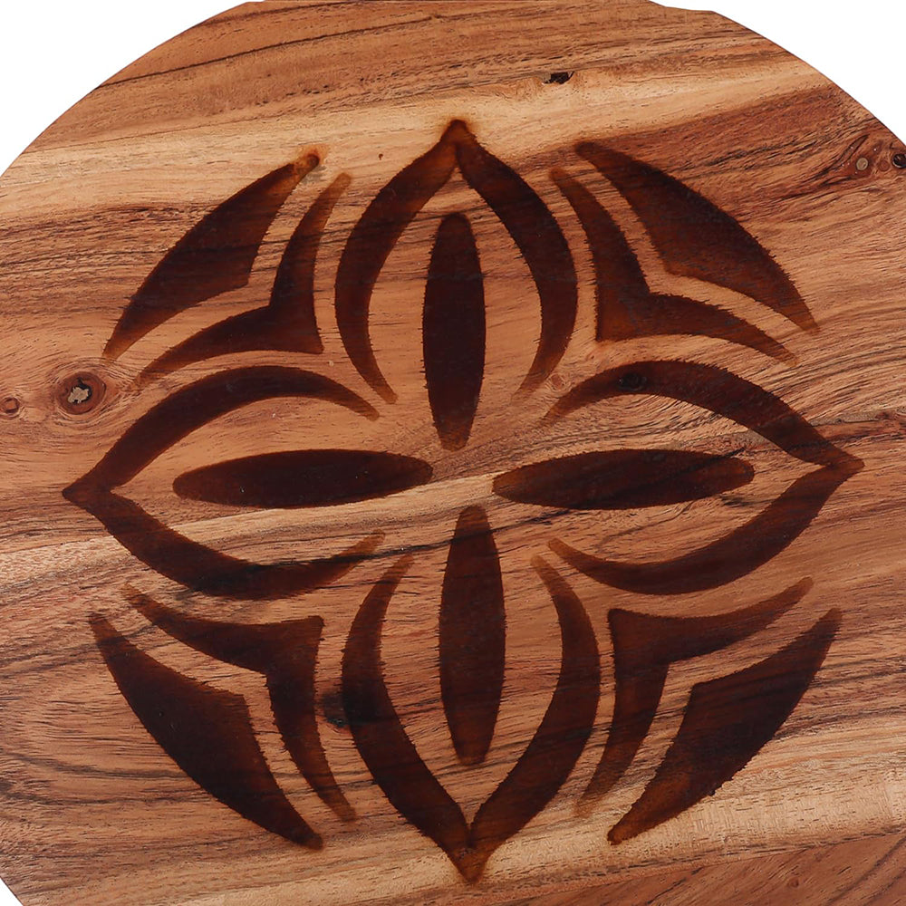 Made of premium quality organic acacia wood cutting board