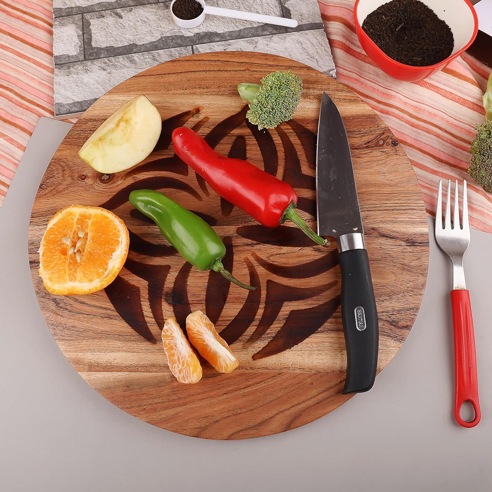 Made of premium quality organic acacia wood cutting board