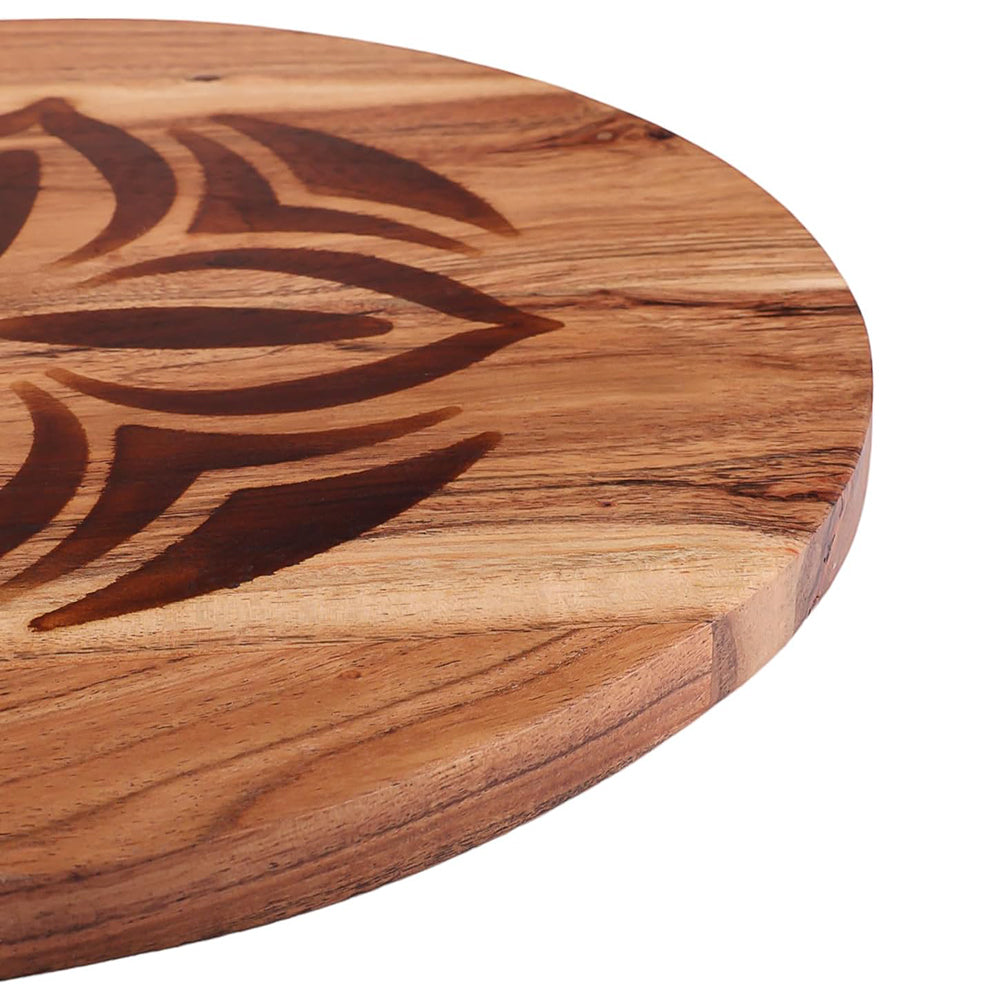 Made of premium quality organic acacia wood cutting board