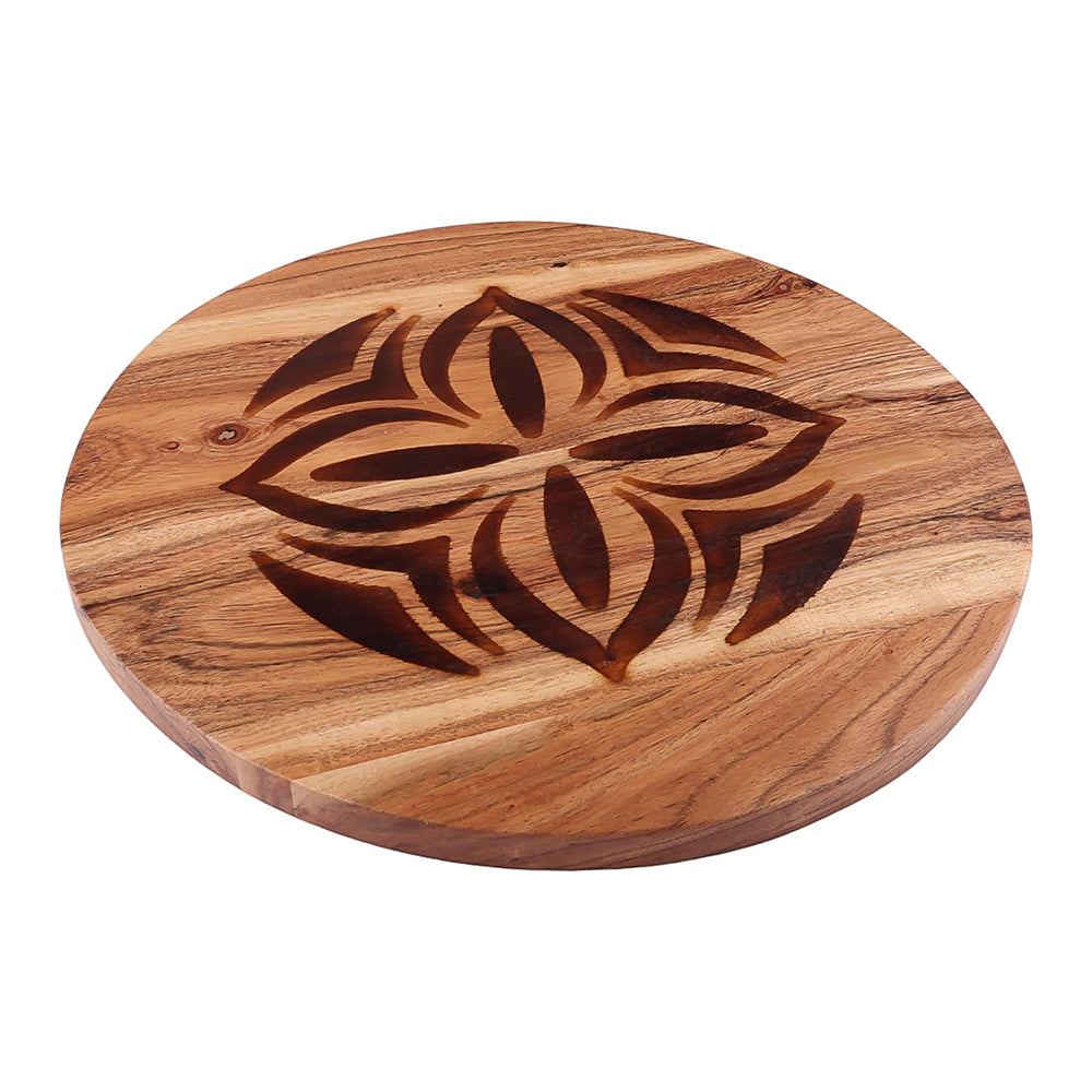 Made of premium quality organic acacia wood cutting board